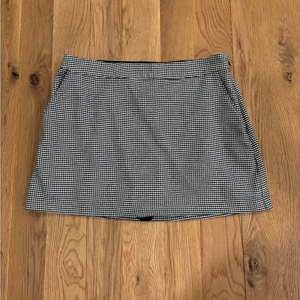 Abercrombie & Fitch Black and White A-line Mini Skorts
